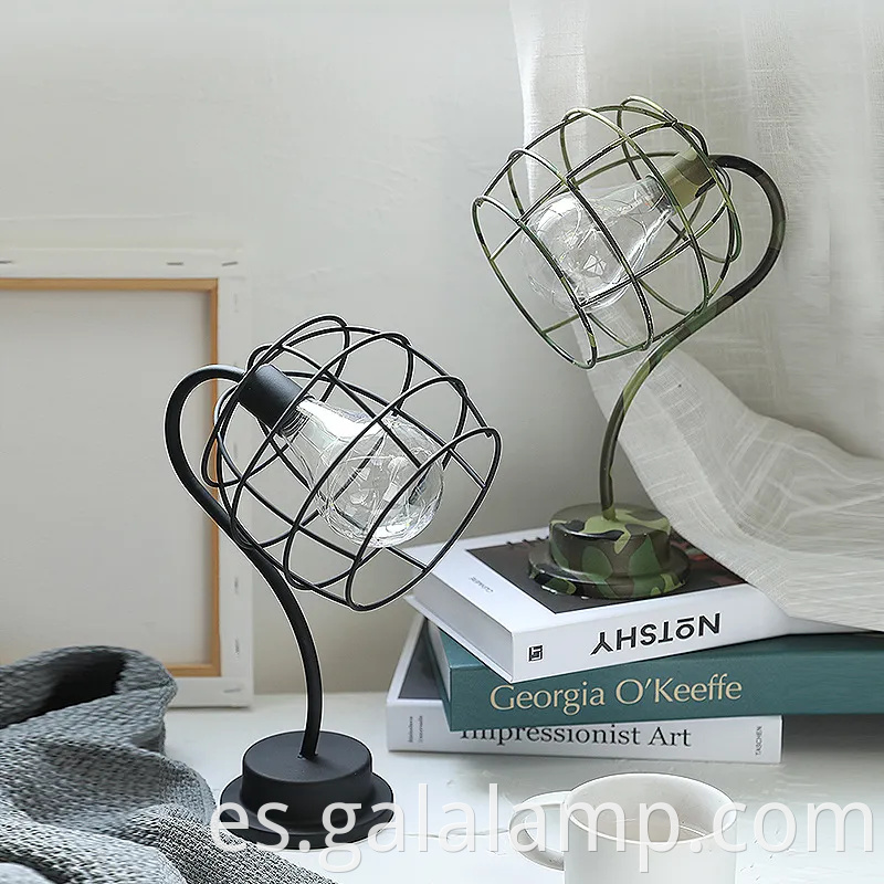 Lámpara de mesa LED de vidrio de linterna roja elegante para decoración navideña